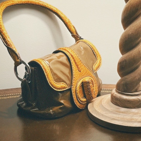 Prada Vernice Pattina Sottospalla Patent Leather Bag, FW 2010 - Picture 5 of 8